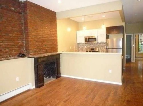 Primary Photo - 309 E 108th St