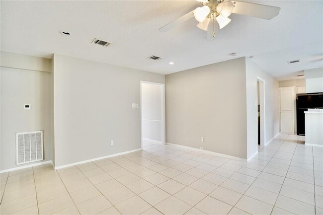 Building Photo - 10811 Sugar Hill Dr