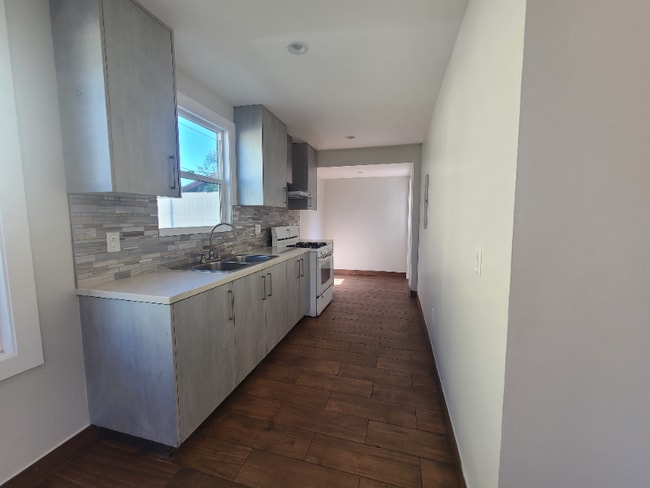 Photo - 1413 E 53rd St Apartment