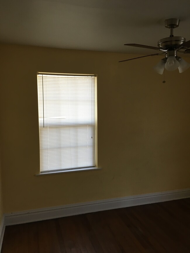 Foto del edificio - House on Sycamore St 2 Bedroom 1 Bath $750...