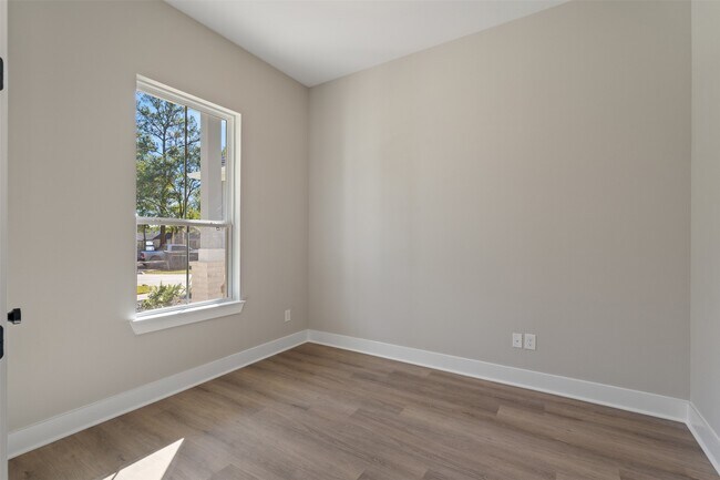 Foto del edificio - 15109 Paradise Ct