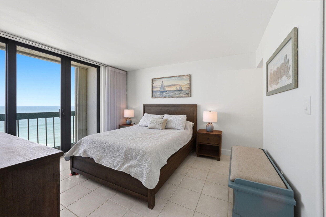 Primary Photo - 9940 S Ocean Dr