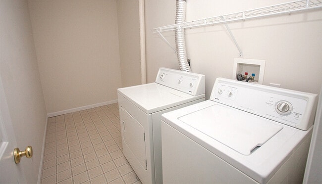 Photo - 1324 Devon Ln Apartment