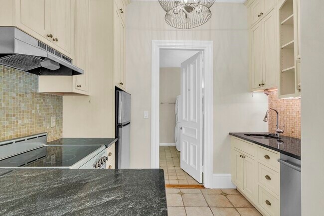 Foto del edificio - 321 Commonwealth Ave