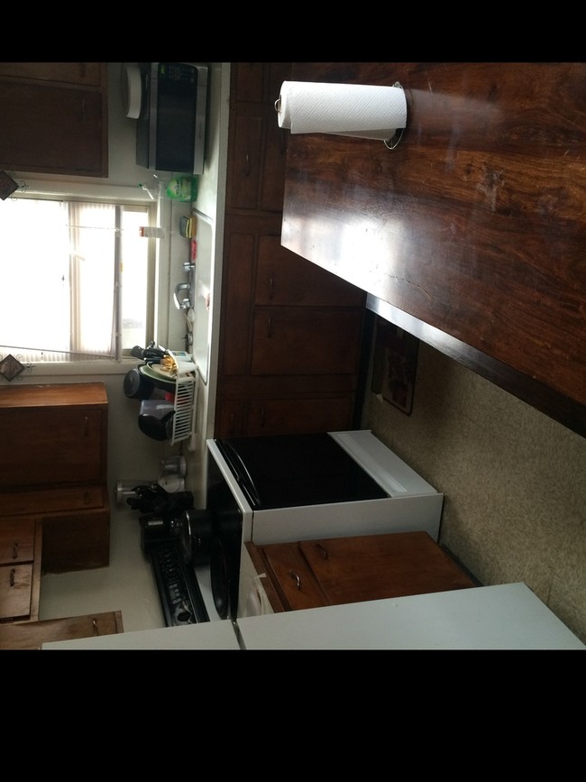 Kitchen - 2814 E 78th St