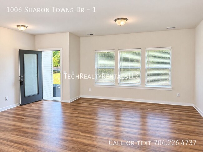 Foto del edificio - 1006 Sharon Towns Dr