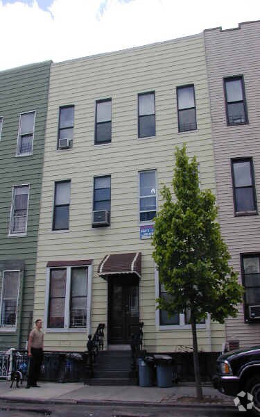 Building Photo - 98 Eagle St