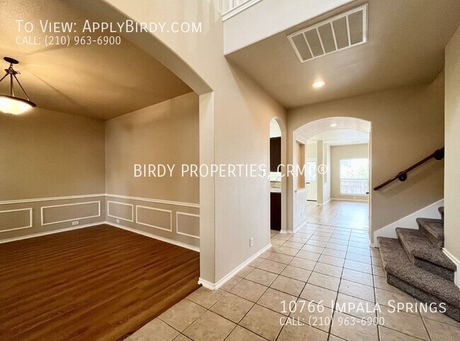 Foto del edificio - **5 Bed, 3 Bath Home on Corner Lot**