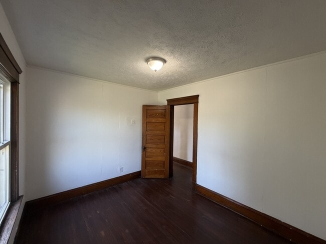 Building Photo - 2958 E 71st St