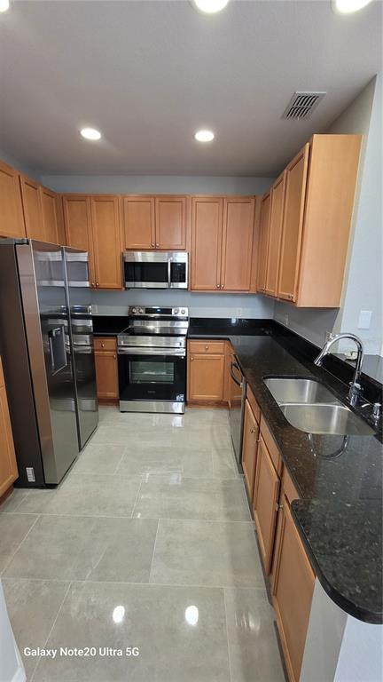 Foto del edificio - 2460 Grand Central Pkwy