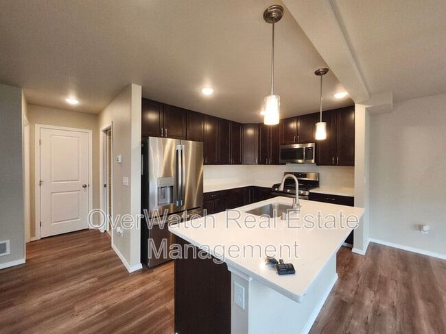 Photo - 207 Shageluk St House