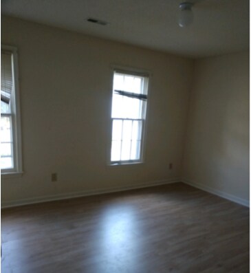 Building Photo - 907 Shelby Dr