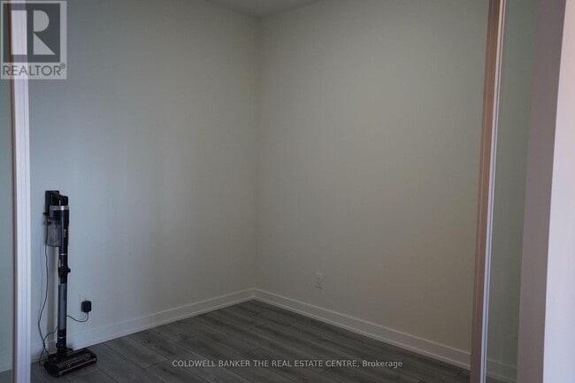 Building Photo - 15 Ellerslie Ave