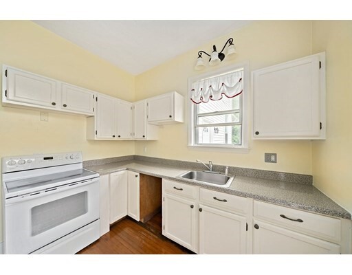 Building Photo - 391 Elm St