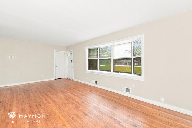 Building Photo - Charming 3-Bedroom Brick Home