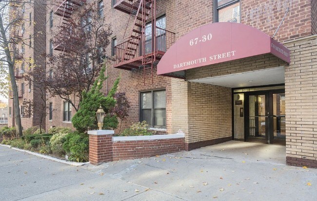 entrada - 67-30 Dartmouth St