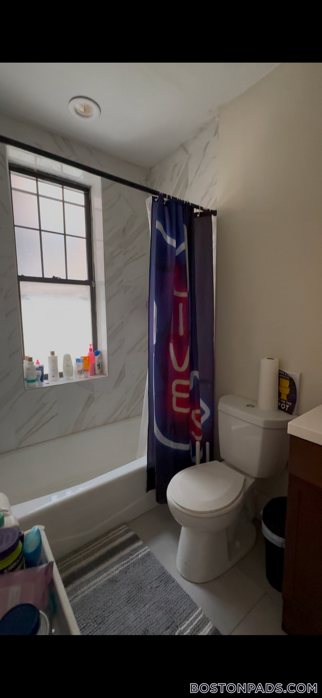 Building Photo - 56 Queensberry St