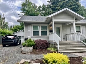 Building Photo - 8843 SE 15th Pl