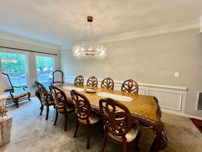 Building Photo - 5 Bedroom Single Family Home in Leesburg