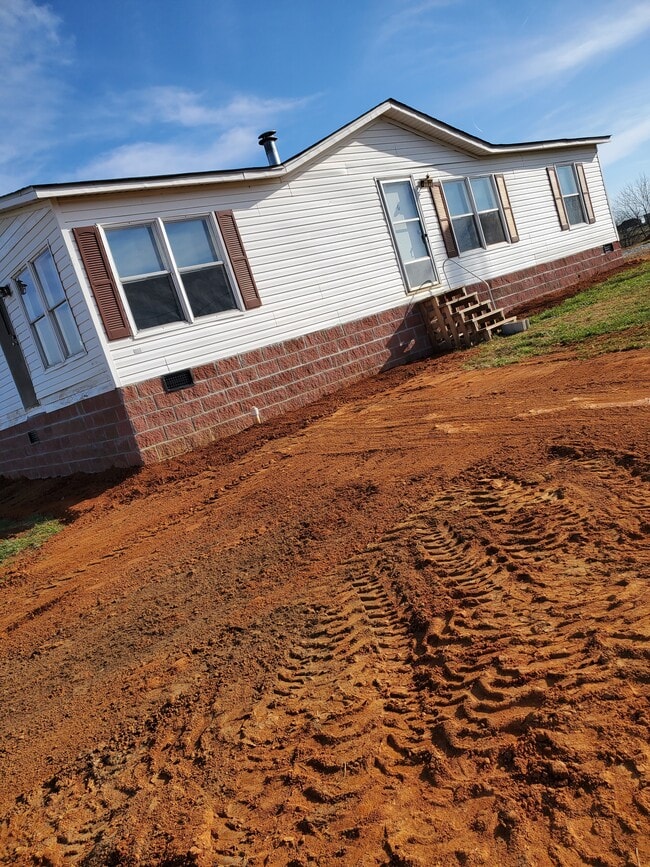 Building Photo - 4823 Drake Rd