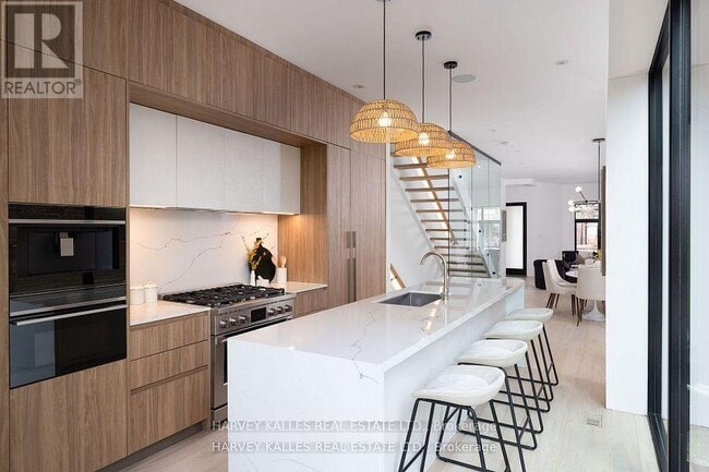 Building Photo - 140 Harrison St