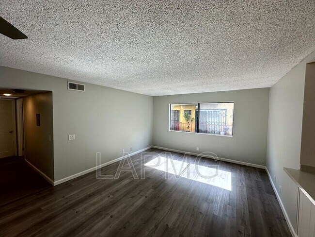 Building Photo - 829 N Bunker Hill