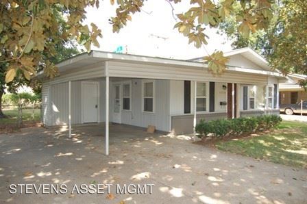 Building Photo - 1817 Southview Dr