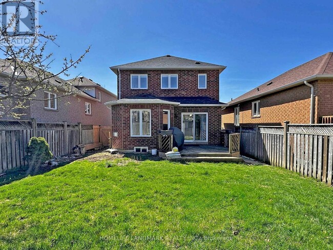 Building Photo - 10 Lacroix Ct