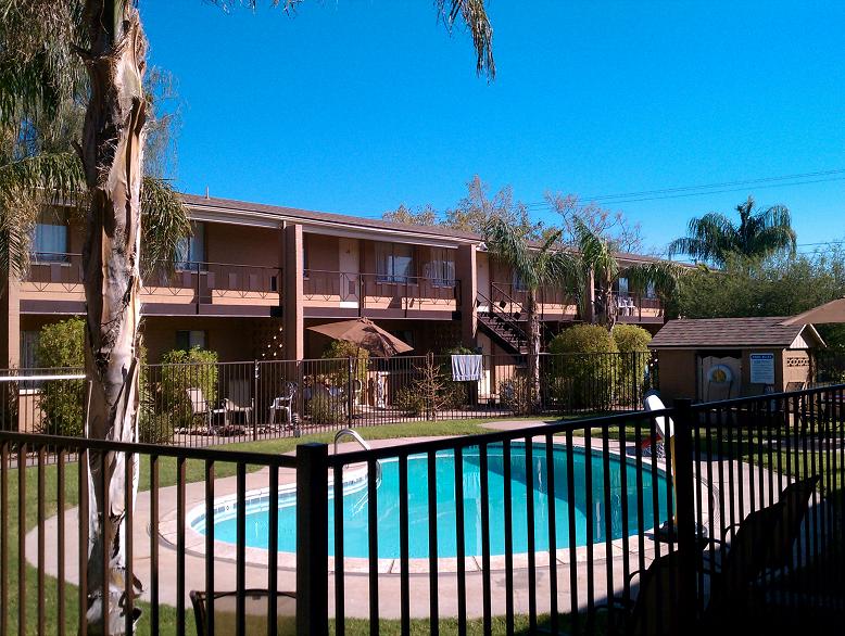 Pool - Glen Vista Apartments