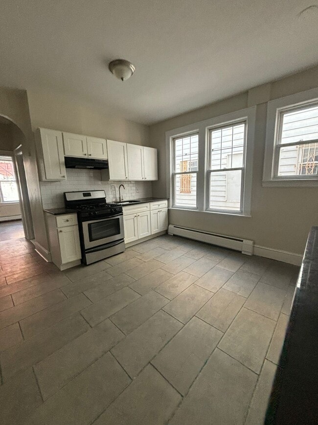 Building Photo - 330 Keer Ave