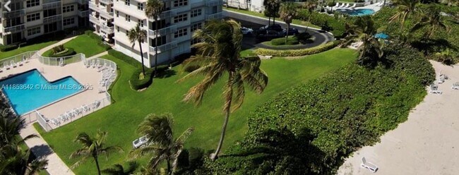Foto del edificio - 1069 Hillsboro Mile