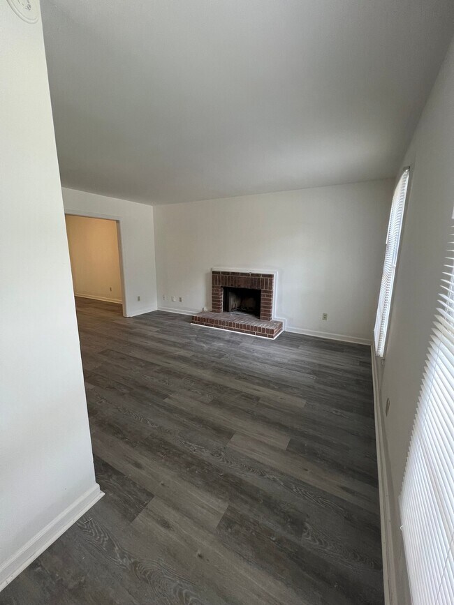 Foto del edificio - 424 Tarragon Wy SW
