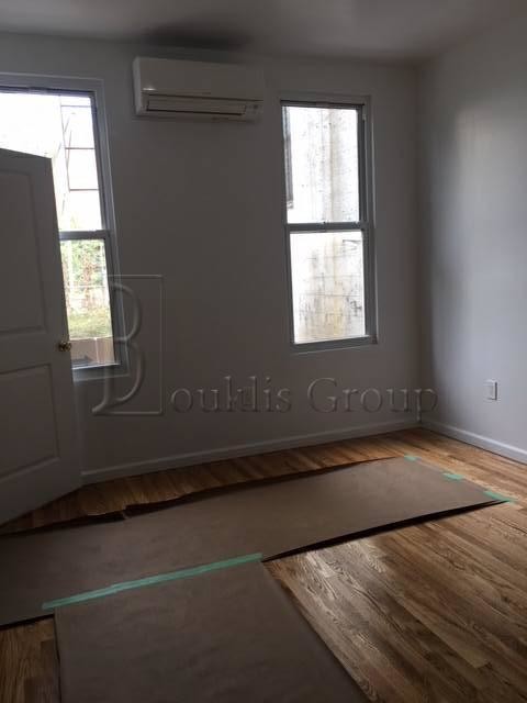 Building Photo - 2042 Steinway St