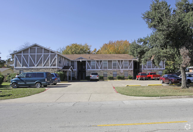 Building Photo - Woodford Apartments