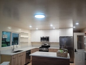 Building Photo - 6741 Del Playa Dr