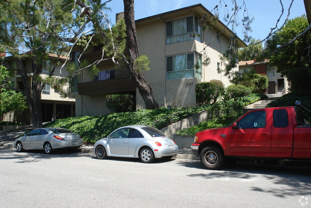 Foto del edificio - 1607 Amberwood Dr