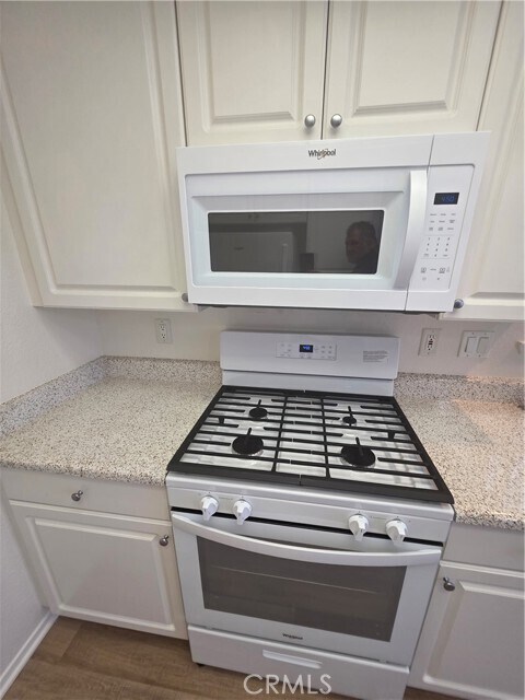 Foto del edificio - 7419 Butterfield Pl