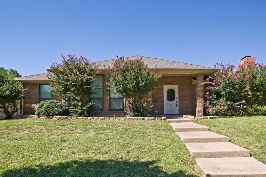 Primary Photo - 1607 Mayflower Dr