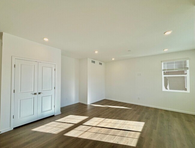 Foto del edificio - Newly Built Modern 4-Bed, 3-Bath Home in S...