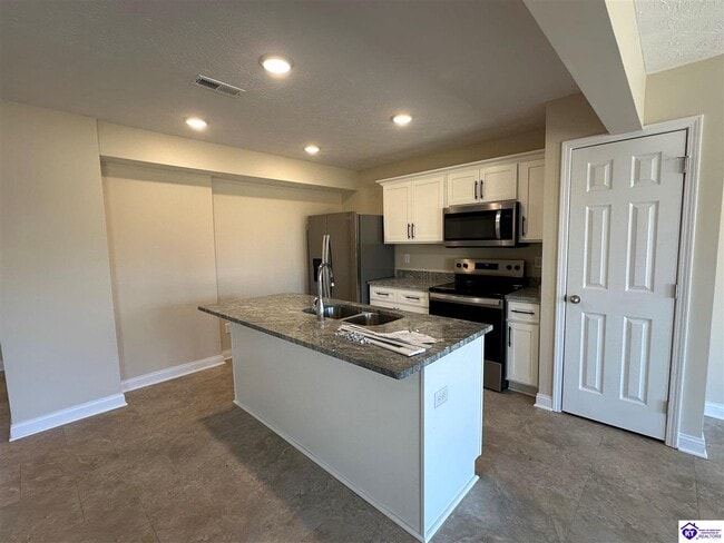 Building Photo - 214 Dixon Cir
