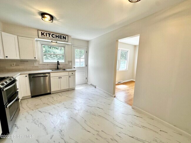 Building Photo - 14 Wendy Ln