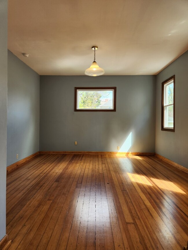 Dining Room - 1629 W Main St