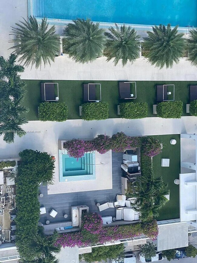Foto del edificio - 600 NE 27th St