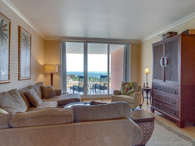 Foto del edificio - 789 Crandon Blvd