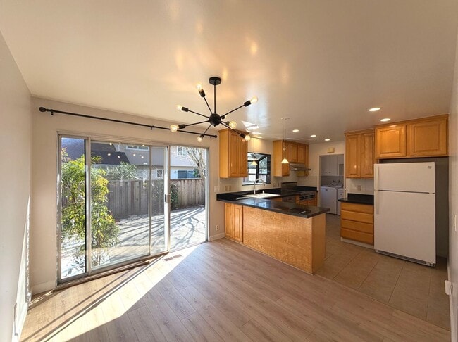 Building Photo - REMODELED LARGE 1600sf 4BR/2BA 3PK ?Miramonte Gardens AVAIL NOW