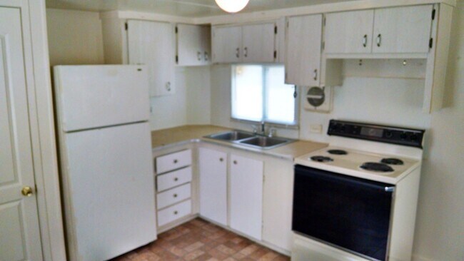 Building Photo - 7877 Suncoast Dr
