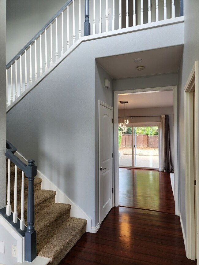 Building Photo - Stunning Regency Estates Home