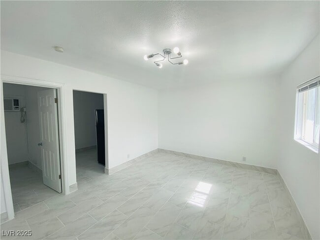 Building Photo - 246 W Philadelphia Ave