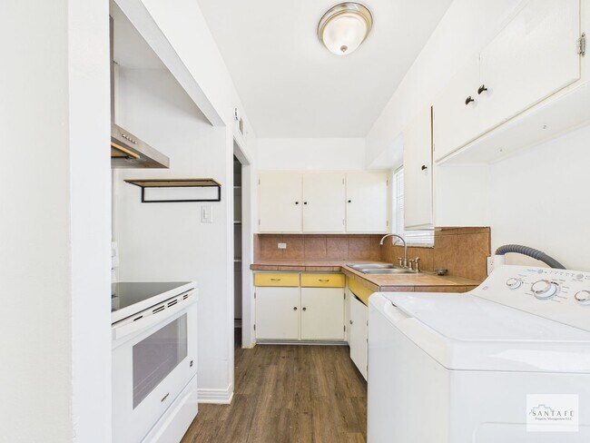 Foto del edificio - Cute Centrally Located Single Family Home Available Now!