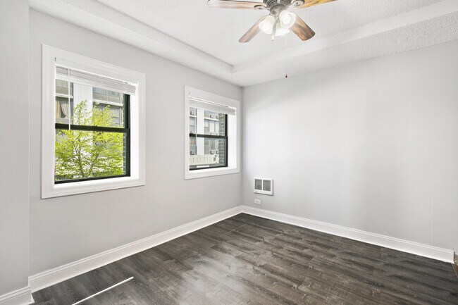 Foto del edificio - 4520 N Clarendon Ave